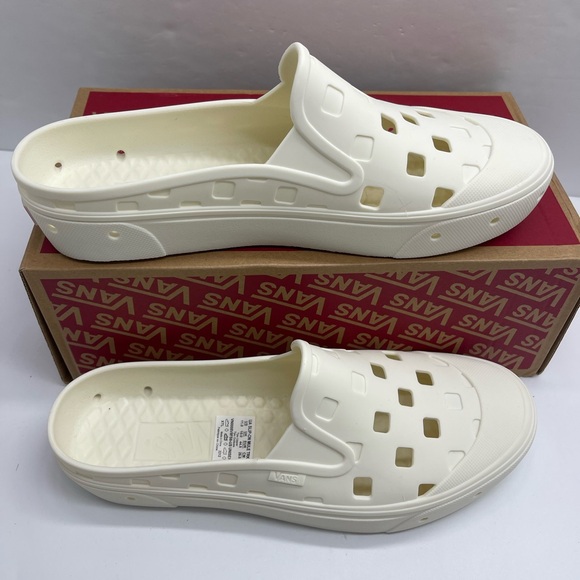 Vans Men’s Slip-On Mule Trk
Marshmallow
VN0005V8FS8 Cream Perforated Mules - Picture 2 of 16